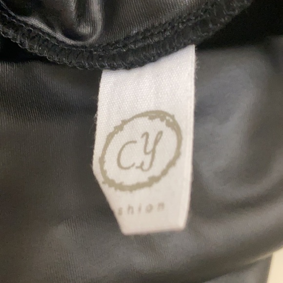 Boutique with Grace Soft & Stretchy Faux Leather Leggings NIP - Picture 8 of 11